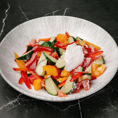 Салат овощной со сметаной в Бумбараш по цене 185 ₽