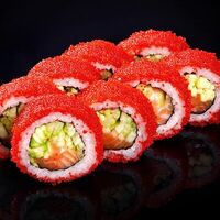 Калифорния с лососем в Space Sushi