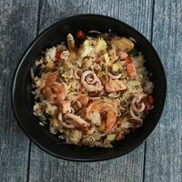 Жареный рис с морепродуктами в Is Ku Sushi Ramen Bar