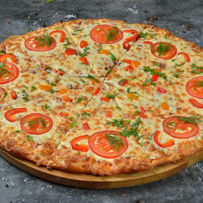 Пицца Маргарита в Шашлычный дворик по цене 1020 ₽