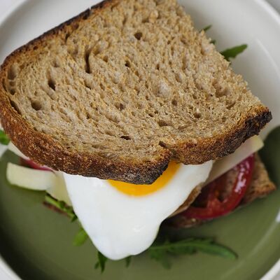 Сэндвич с индейкой в Yumbaker gardens по цене 1175 ₽