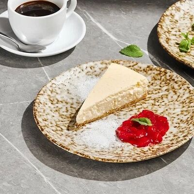 Чизкейк с клубничным кули в Гастробар DOM по цене 350