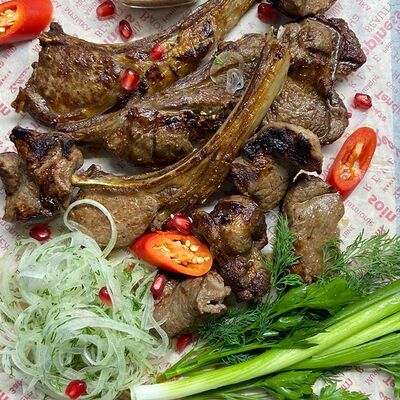 Шашлык из спинки бараньей в Настроение вкуса по цене 1570 ₽
