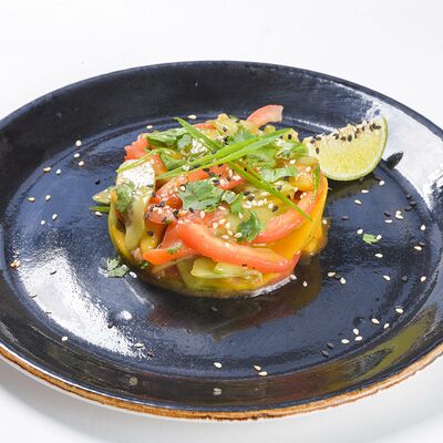 Салат с семгой и манго в БамБуши по цене 545