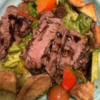 Стейк-салат с телятиной в Chocolate