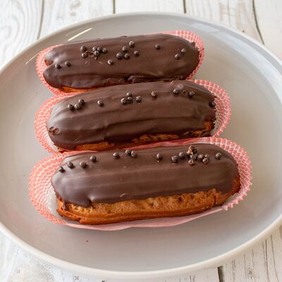 Эклер шоколадный в Гудди по цене 170 ₽