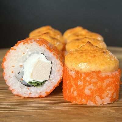 Запеченный Острая курица в ГансРолл по цене 435 ₽