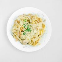 Фетучини с курицей и грибами в Roro