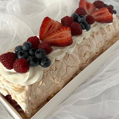 Меренговый рулет в Mosdesserts по цене 3500 ₽