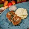 Куриные оладьи с грибным соусом и картофельным пюре в Пиноккио Djan по цене 720