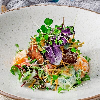 Салат с щечками в Сен Тропе по цене 575 ₽