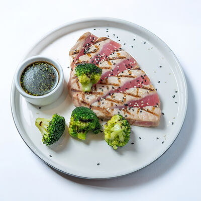 Тунец на гриле в соусе шичими в Бистро Рыба Мечты по цене 1250 ₽