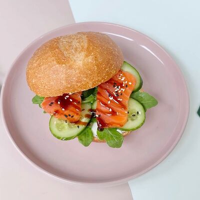 Австрийский завтрак с лососем и гуакамолев Pokemania по цене 789 ₽