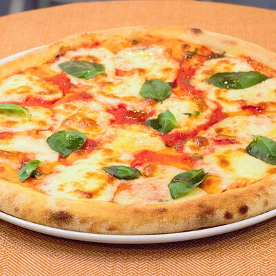 Пицца Маргарита в Trattoria Siesta по цене 680 ₽