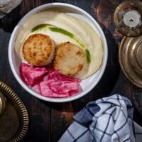 Куриные котлеты с пюре и гурийской квашеной капустой в Хачапури тетушки Марико