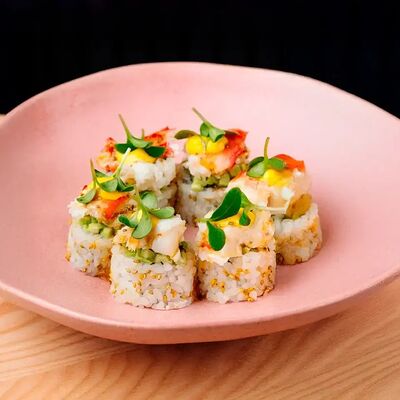 Ролл Калифорнийский краб в Tsunami по цене 1650 ₽