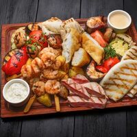 Рыбное ассорти гриль в Британника