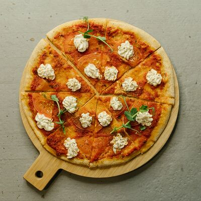 Пицца Маргарита с миндальной рикоттой в Крапива по цене 850 ₽