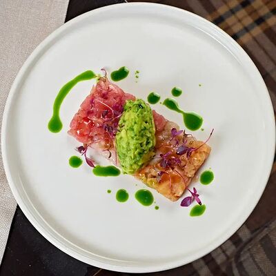 Три вида тартара (форель, тунец, креветки)_ в Chester по цене 825 ₽