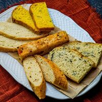 Ассорти ремесленного хлеба в Бык и море