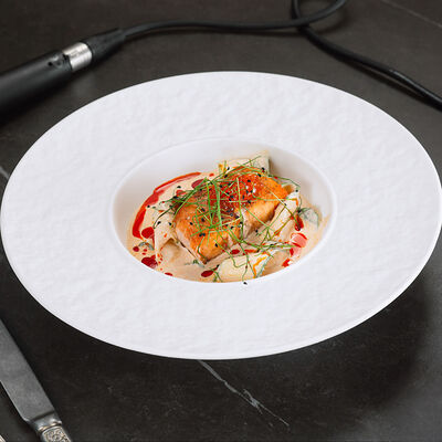 Стейк из лосося в соусе том-ям с цукини и зеленым шпинатом в Интонация по цене 1870 ₽