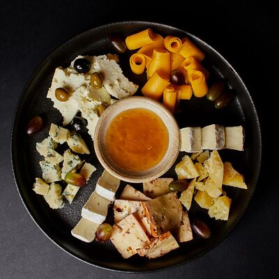 Сырное плато в Koster по цене 1790 ₽