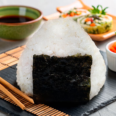 Онигири Лосось в Yorokobi по цене 400 ₽