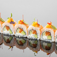 Ролл Филадельфия с креветкой в Naomi Sushi