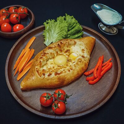 Grand Khachapuri по-аджарски в Gurman Грузия Premium по цене 697 ₽