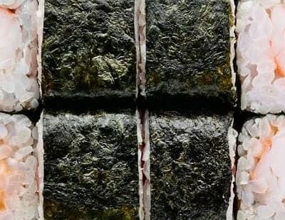 Маки ролл с креветкой в Papaya по цене 444 ₽