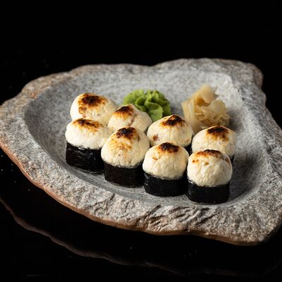 Ролл сливочный угорь спайси в Первый по цене 740 ₽