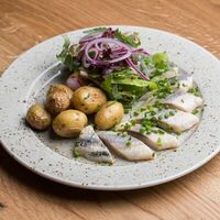 Сельдь с запеченным картофелем в Лари