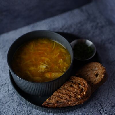 Суп из фермерской курицы с лапшой в Кофетоп по цене 420 ₽