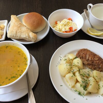 Ланч с гороховым супом и котлетой по-киевски в Братик Томатик по цене 349 ₽