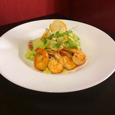 Цезарь с креветкой в Luxury по цене 530 ₽