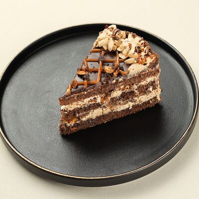 Пирожное Сникерс в Ля Галетт по цене 180 ₽