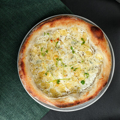 Четыре сыра в Лебовски Пицца и Боулинг по цене 800 ₽