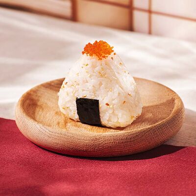 Онигири с лососем в Тануки по цене 1090 ₸