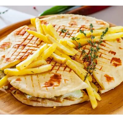 Скепасти со свининой острая с халапеньо и колбасками пеперони в Гирос SPARTA по цене 780 ₽