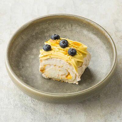 Десерт Меренговый рулет с манго в На Парах по цене 290