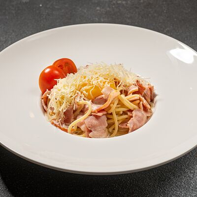 Спагетти карбонара в La grande по цене 696 ₽