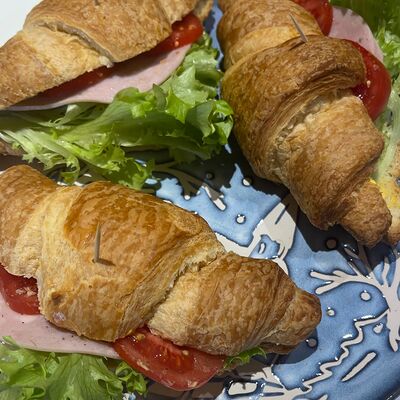 Круассан Ветчина & сыр в The trish по цене 275 ₽