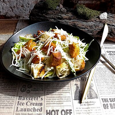 Цезарь с курицей в Дровосек по цене 740 ₽