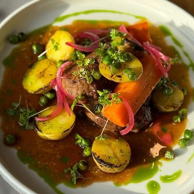 Филе миньон с овощами и трюфельным соусомв Camon Cafe по цене 930 ₽