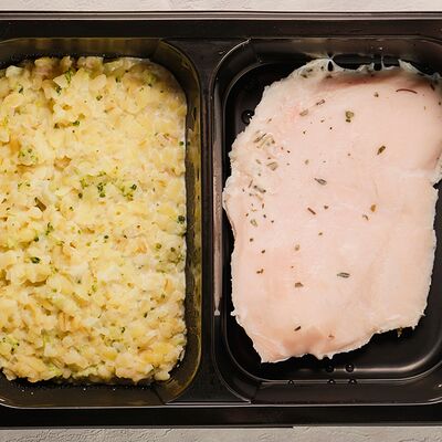 Куриная грудка су-вид со сливочным булгуром в Ватрушка по цене 340 ₽