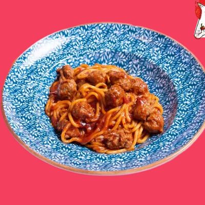 Лапша Ло-мейн с говяжьими шариками в томатном соусе по-сычуаньски в Ramen bar xChina new boys по цене 550 ₽