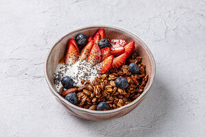 Йогурт с органической гранолой в She по цене 540 ₽