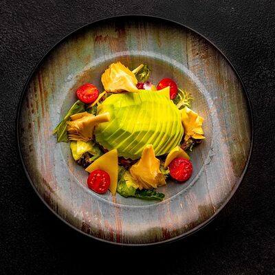 Салат авокадо в Сhef Арбат по цене 1000 ₽