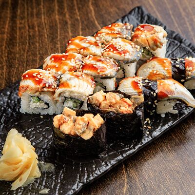 Мини-сет Угорь в Суши & Саке Izakaya Bar по цене 2271 ₽