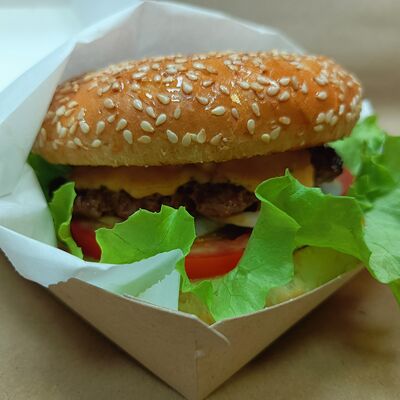 Бургер из мяса молодого бычка в BRO BAR по цене 510 ₽